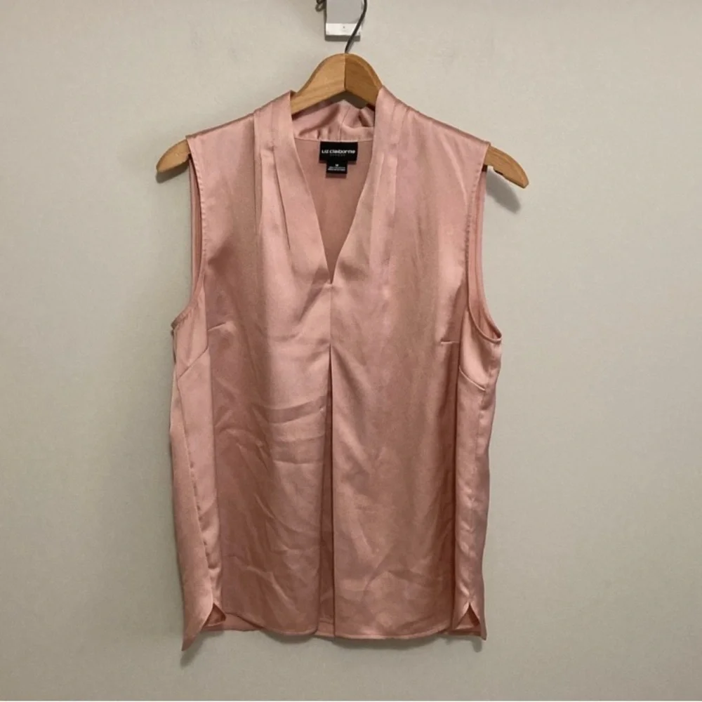 Liz Claiborne blush pink V-neck sleeveless blouse, size medium - Picture 2 of 8